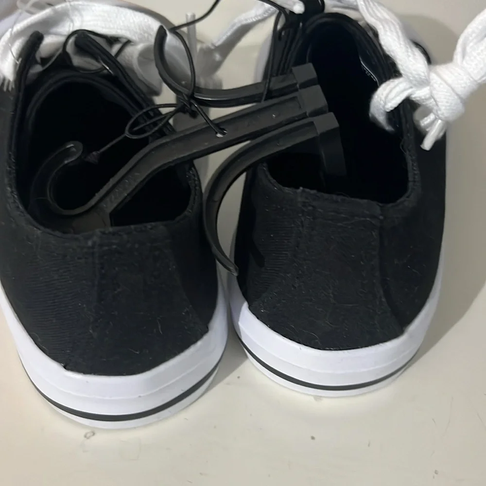 New Wonder Nation Girl’s Boy’s Black and White Canvas Sneakers Size 13 NWT